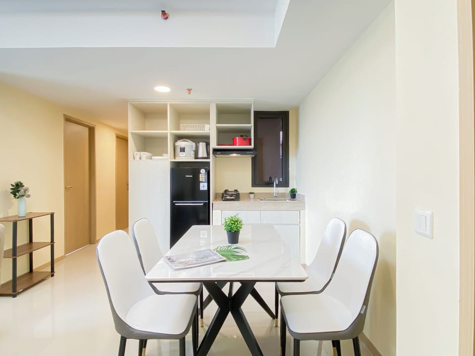 Standard Apartment | Dining room
