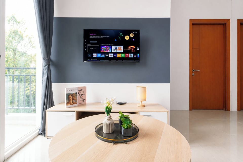Standard Apartment | Television