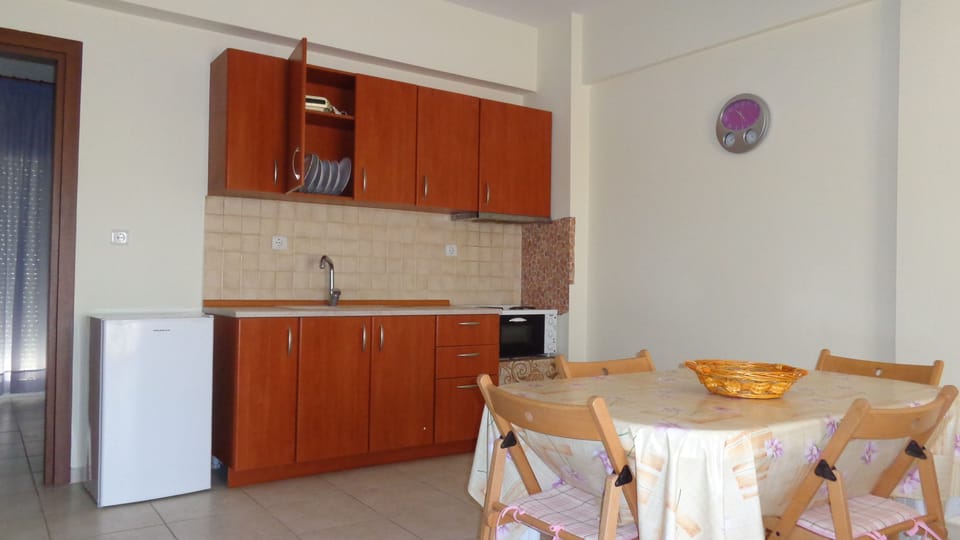 Apartment, 2 Bedrooms | In-room dining
