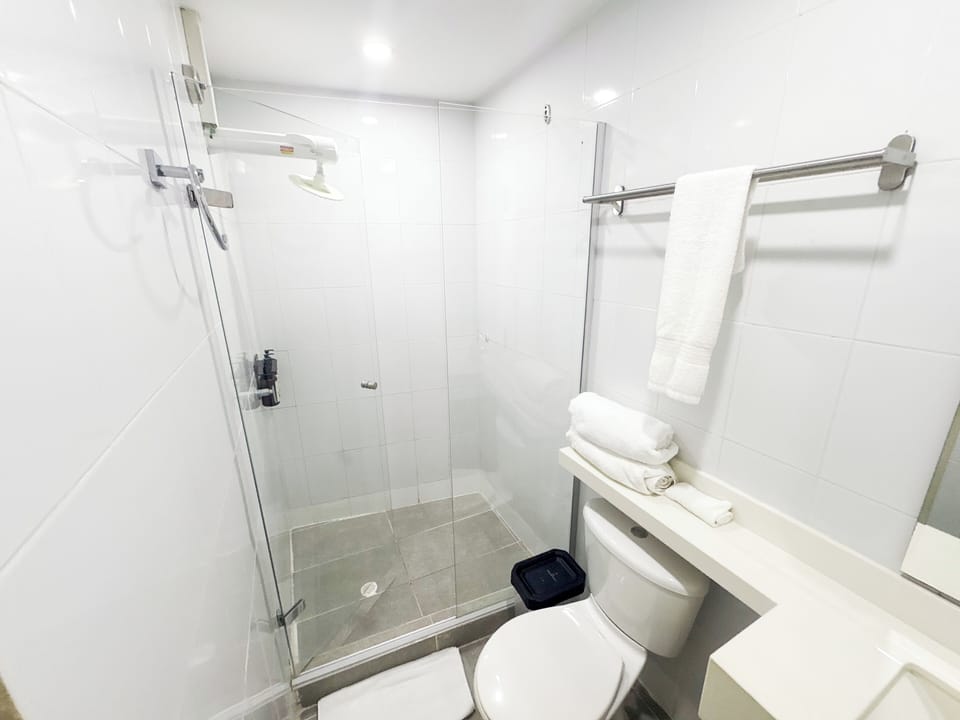 Economy Double Room, 1 Queen Bed, Non Smoking, Private Bathroom | Bathroom | Shower, towels, soap, shampoo