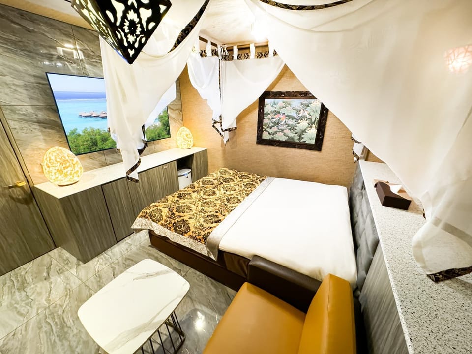 Superior Double Room, Smoking | WiFi (free), bed sheets
