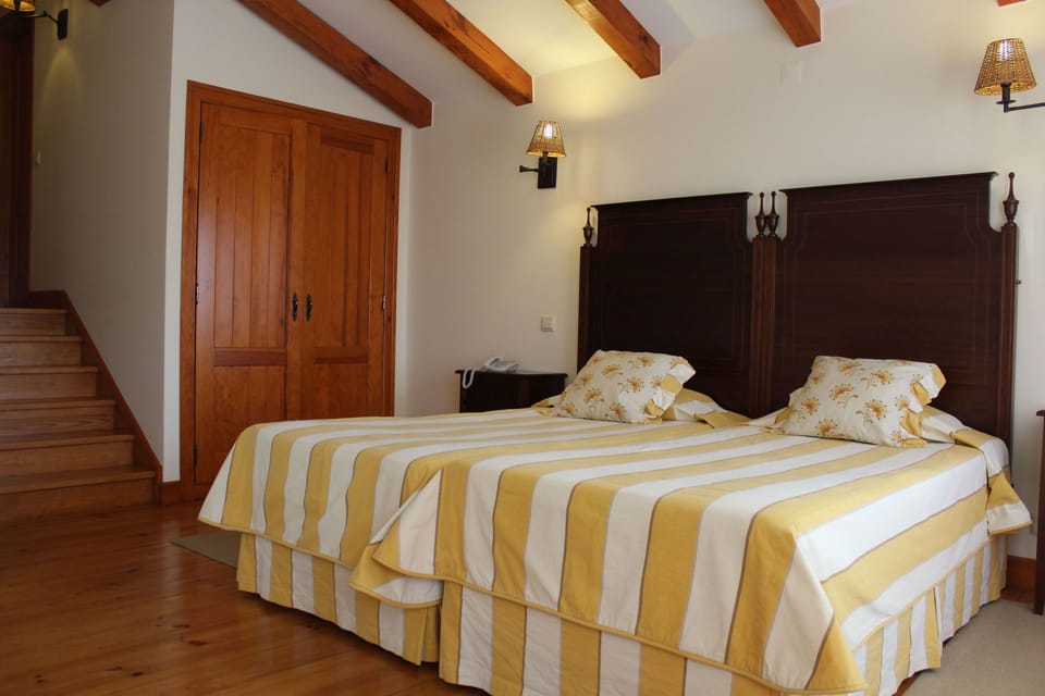Twin Room | Pillowtop beds, desk, laptop workspace, soundproofing