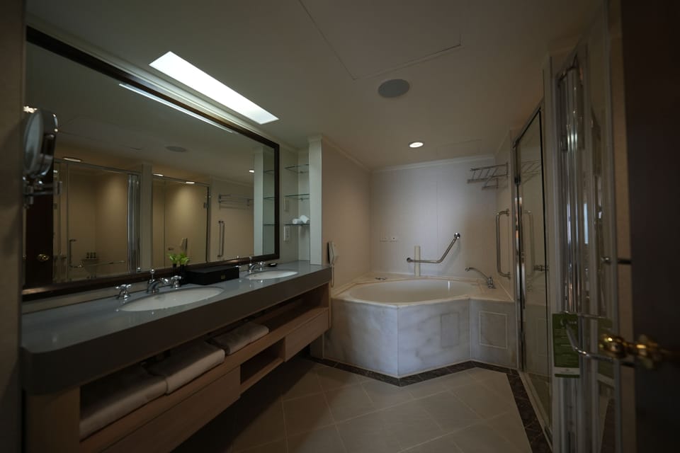 Royal Suite | Bathroom | Deep soaking tub, hair dryer, slippers, bidet