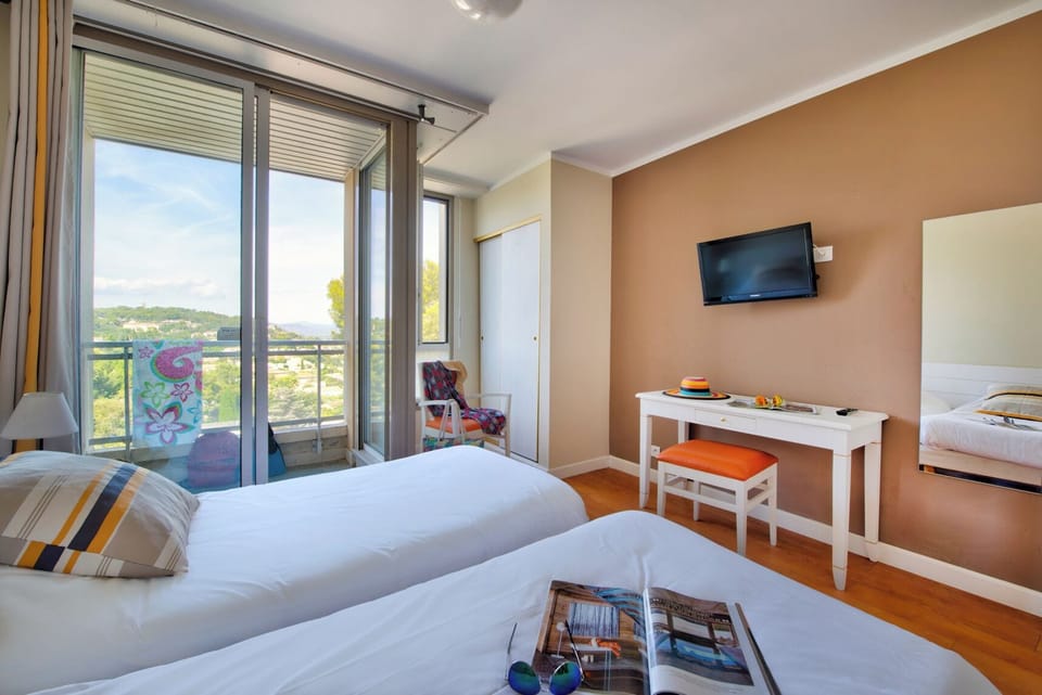 Twin Room | 1 bedroom, in-room safe, desk, blackout drapes