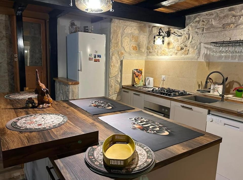 Apartment (Three Bedroom Apartment with Sea View) | Dining room