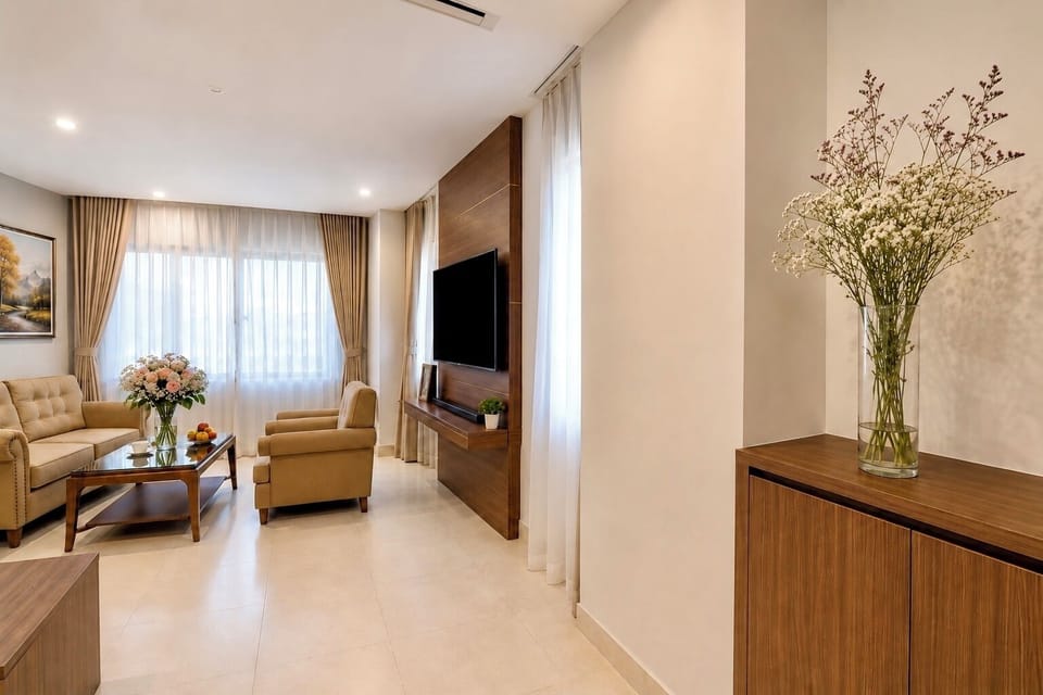 Deluxe Suite, Courtyard View | Living area