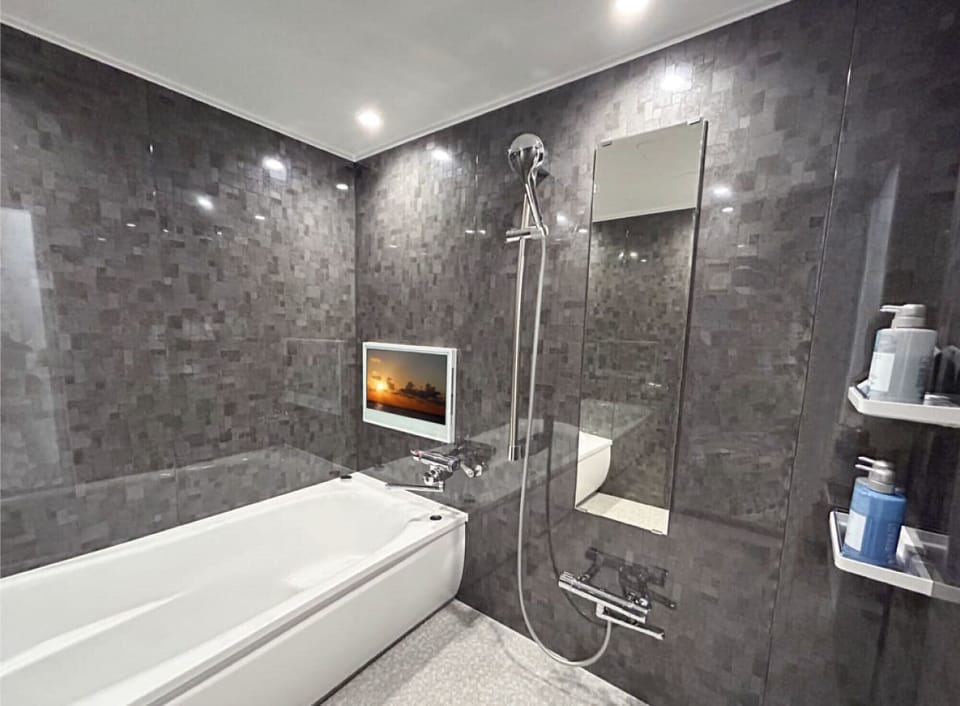 Superior Double Room, Smoking | Bathroom | Separate tub and shower, free toiletries, hair dryer, electronic bidet