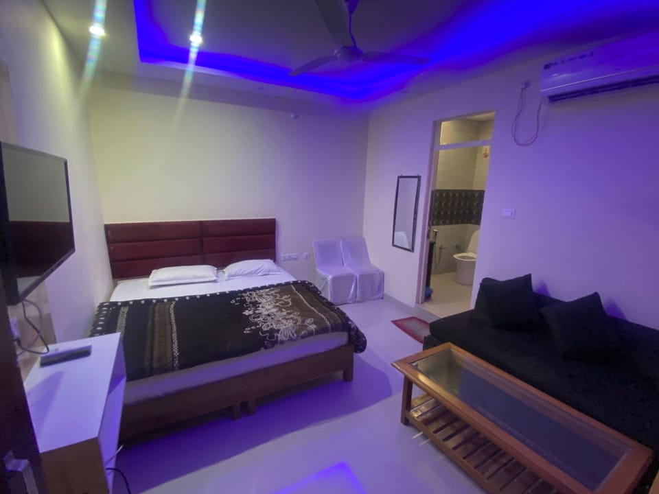 Laptop workspace, rollaway beds (surcharge), WiFi (free), bed sheets