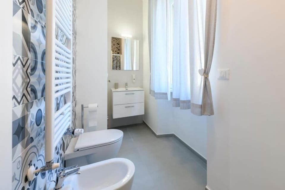Deluxe Triple Room | Bathroom