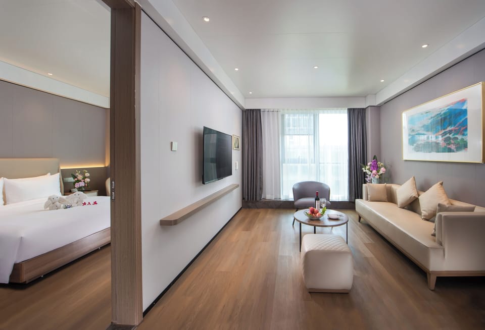 Deluxe Suite | WiFi (free), bed sheets