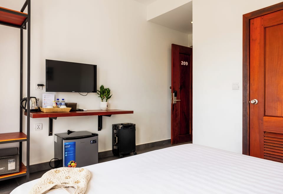 Standard Double Room, Garden View | WiFi (free), bed sheets