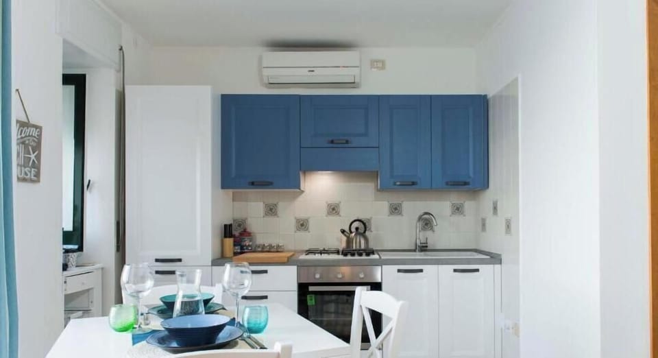 Apartment, Balcony, Sea View | Private kitchen