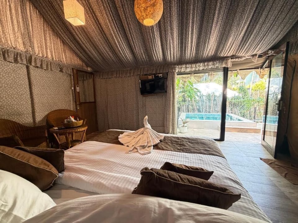 Deluxe Tent, Garden View | Desk, WiFi (free)