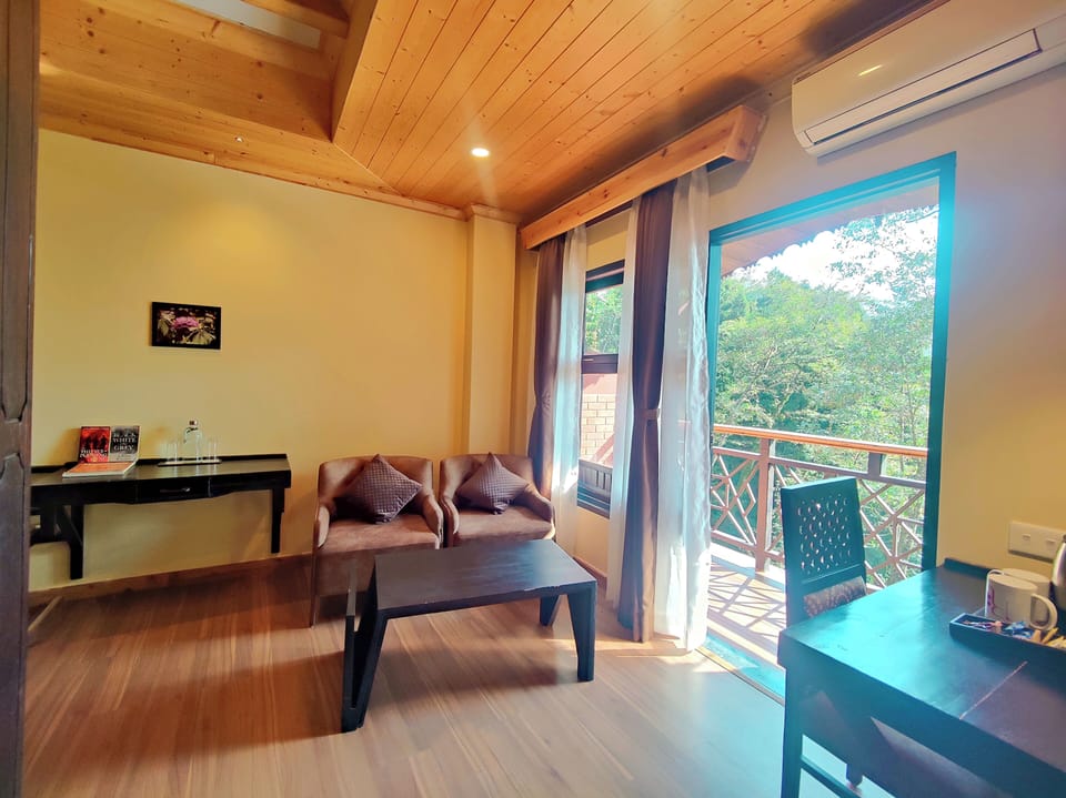 Luxury Double Room, Balcony, Mountain View | Interior