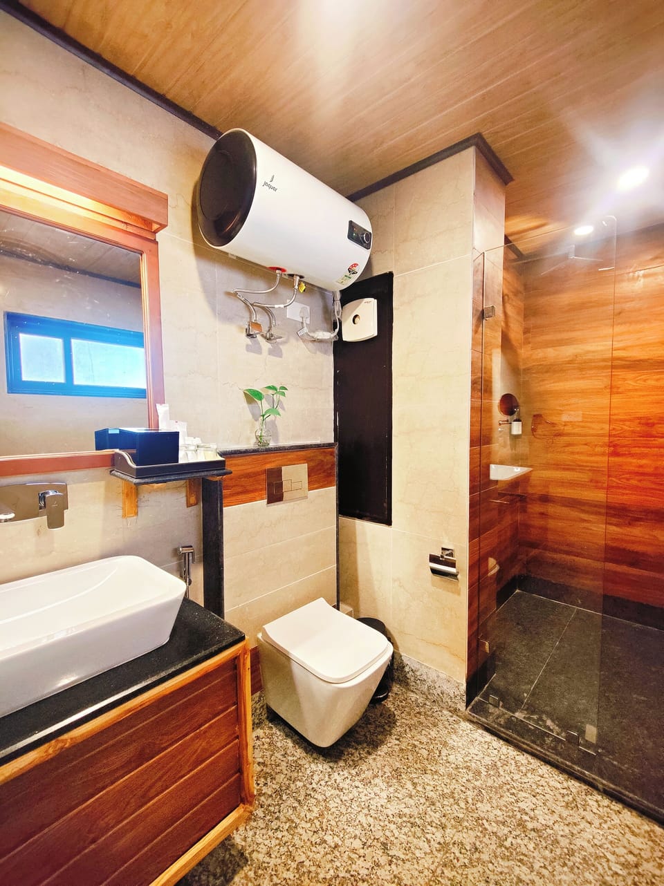 Superior Studio, Balcony, Mountain View | Bathroom | Shower, hair dryer, towels, soap