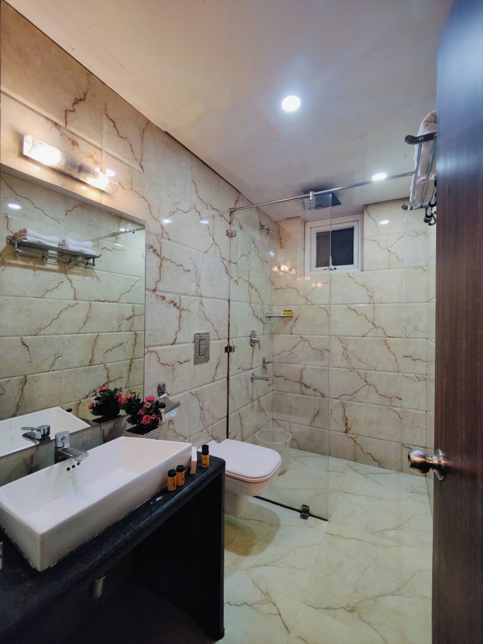 Deluxe Double Room | Bathroom | Shower, slippers, towels, soap