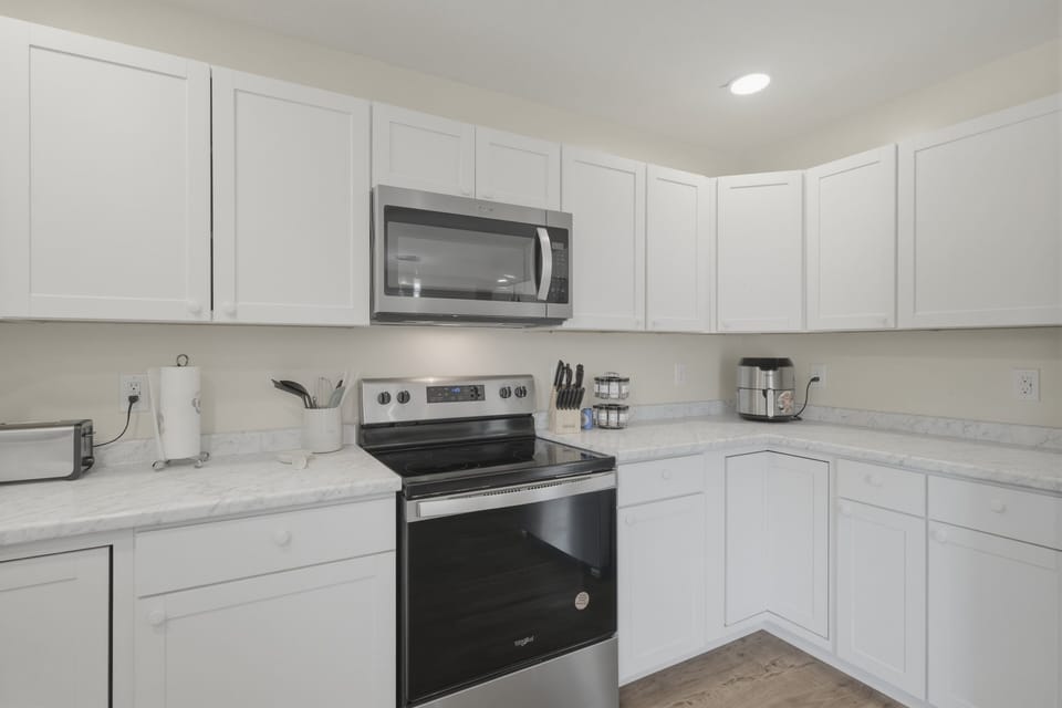 House, 5 Bedrooms | Private kitchen | Coffee/tea maker, fridge, oven