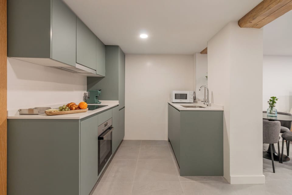 Basic Apartment, 1 Bedroom | Private kitchen | Full-size fridge, microwave, oven, stovetop