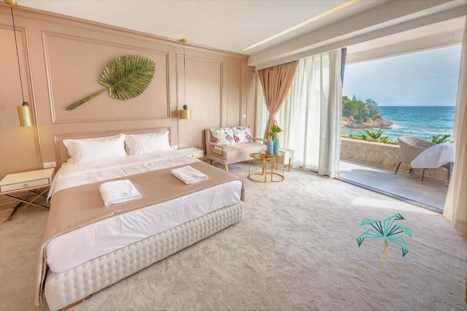 Deluxe Double Room, Balcony, Sea View | WiFi (free), bed sheets