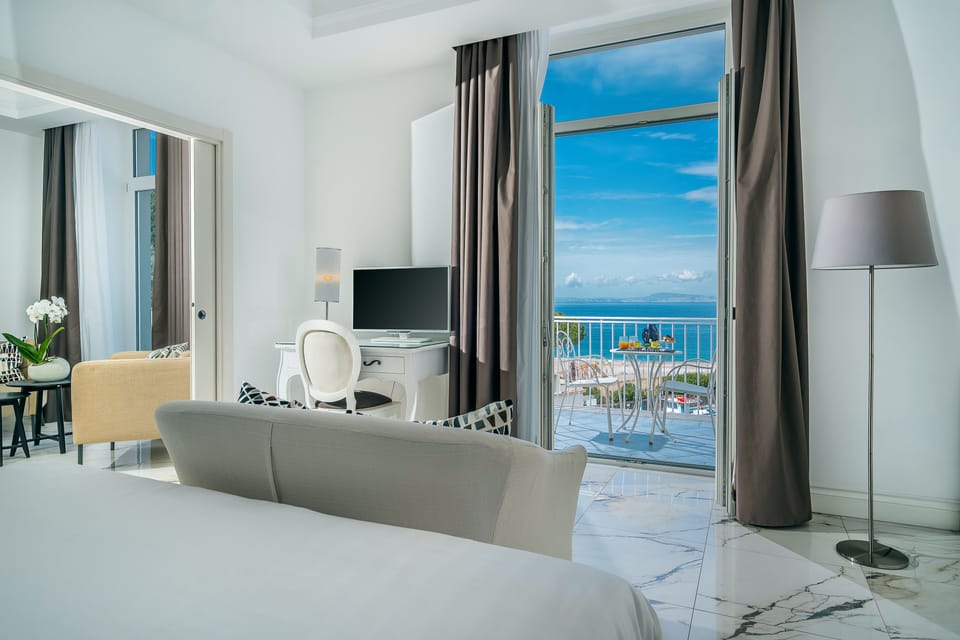 Suite free beach facilities | Water view