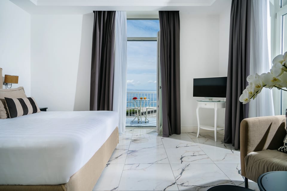 Comfort Suite free beach facilities | Water view