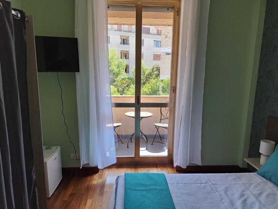 Soundproofing, WiFi (free)