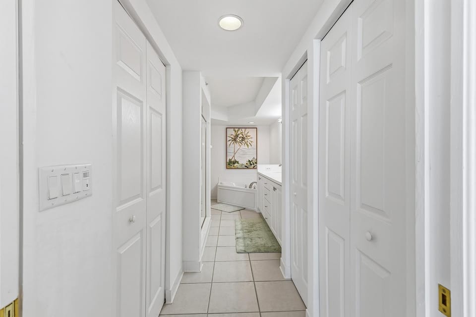 Condo, Multiple Beds (DiMucci Twin Towers 1402) | Interior