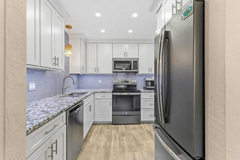 Condo, 1 King Bed with Sofa bed (Castle Reef 407) | Private kitchen