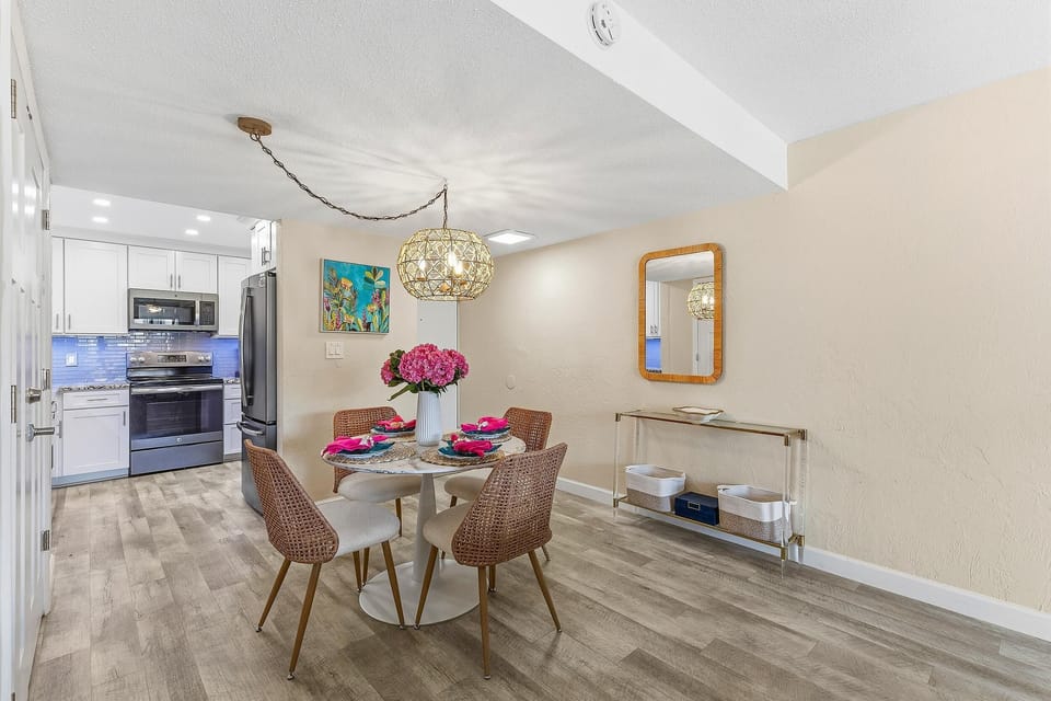 Condo, 1 King Bed with Sofa bed (Castle Reef 407) | Dining