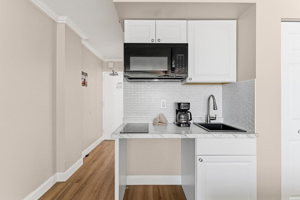 Condo, Multiple Beds (Oceanside Inn 605) | Private kitchen