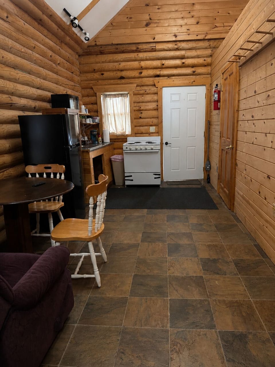Cabin, Non Smoking | Laptop workspace, iron/ironing board, WiFi (free), bed sheets