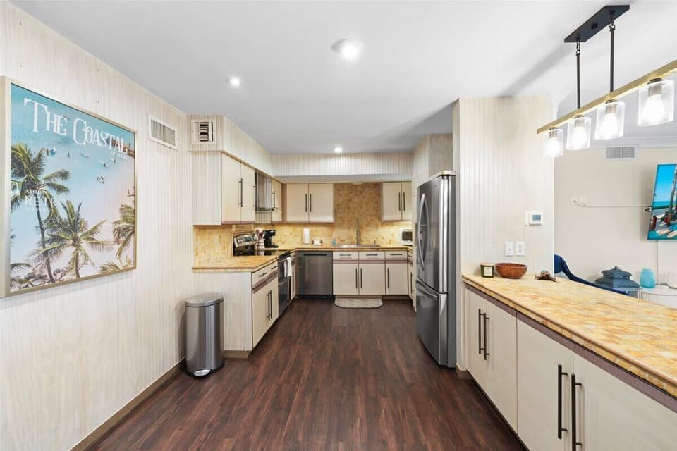 Condo, Multiple Beds, Pool View (Hibiscus D102) | Private kitchen