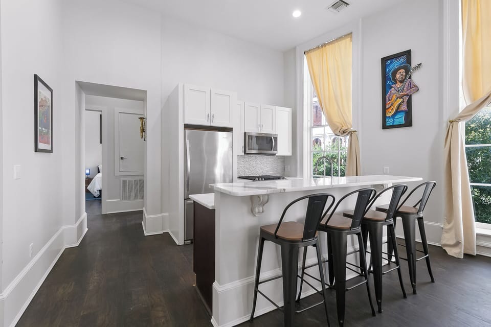 Lux Blues Suite Walk To The French Quarter  | Private kitchen | Coffee/tea maker, fridge, microwave, oven