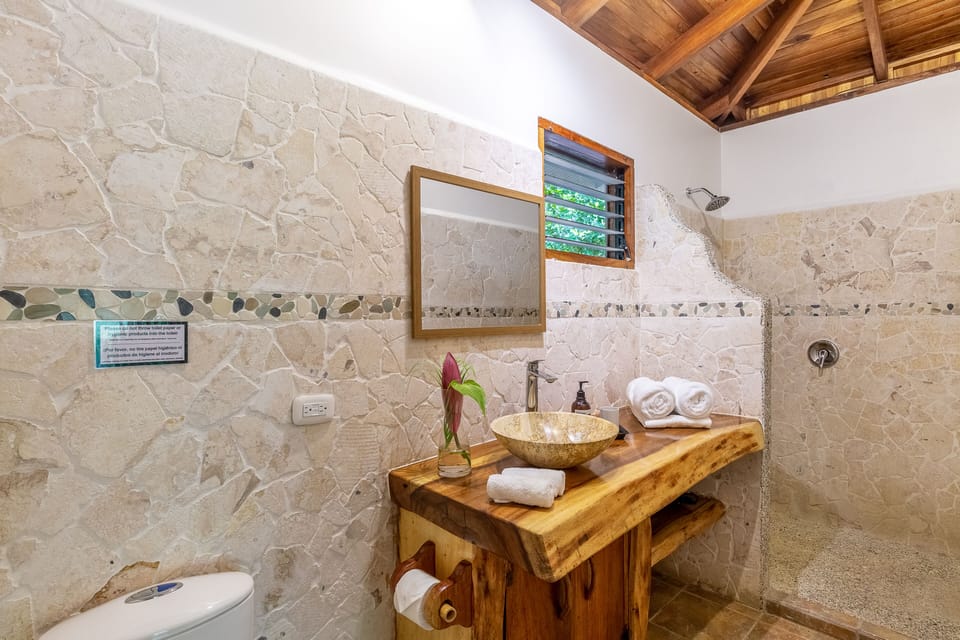 Makanas Beach Bungalows Hotel in Santa Teresa Beach
