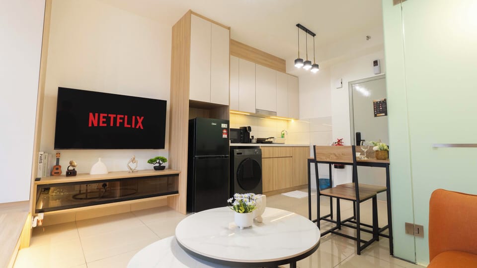 Studio | Living area | 49-inch Smart TV with digital channels, Netflix, streaming services