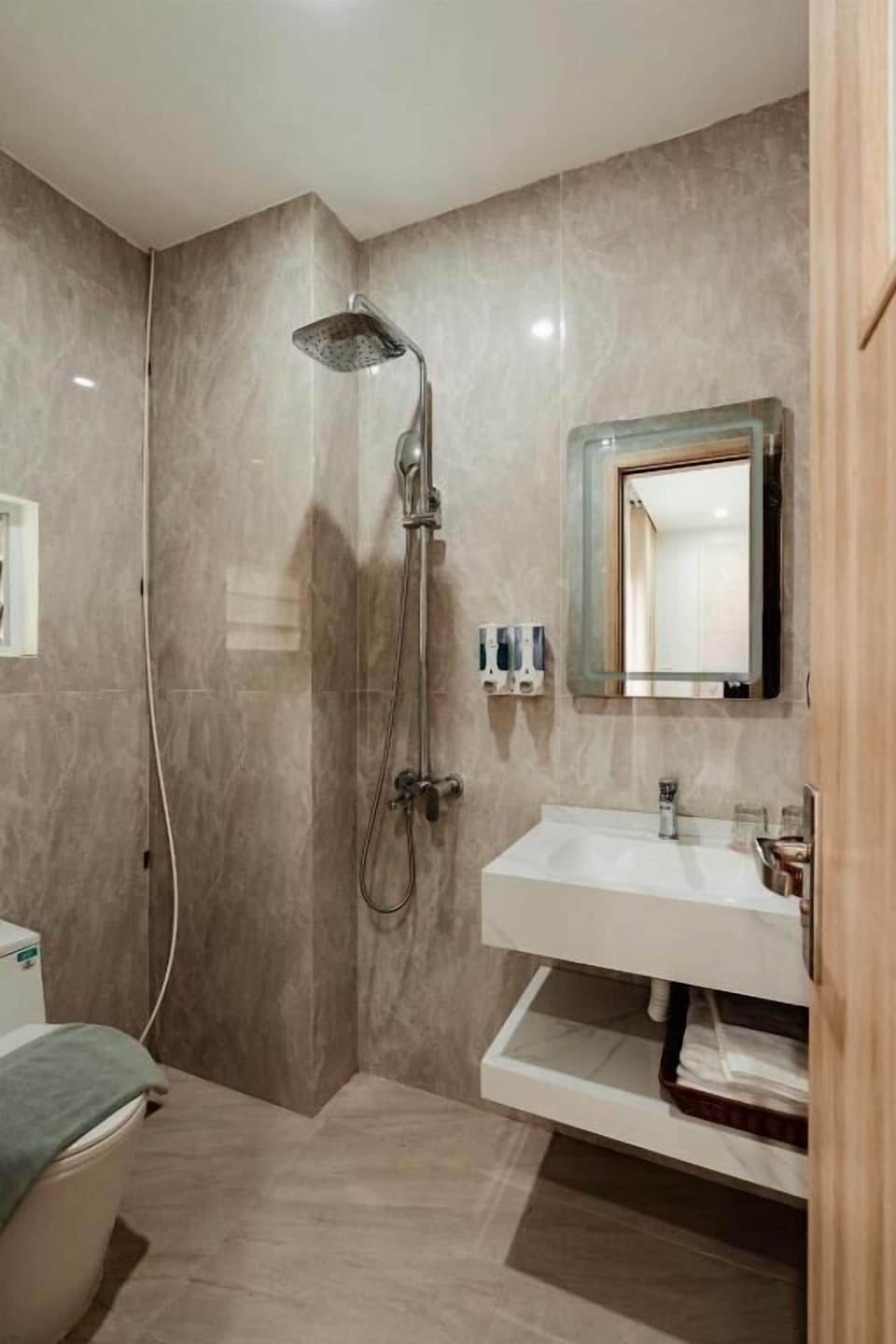 Shower, free toiletries, hair dryer, slippers
