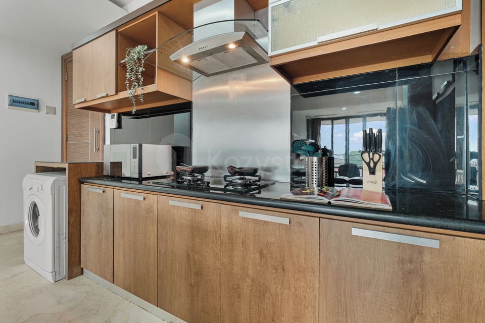 Apartment, 2 Bedrooms, City View | Private kitchen | Full-size fridge, microwave, stovetop, cookware/dishes/utensils