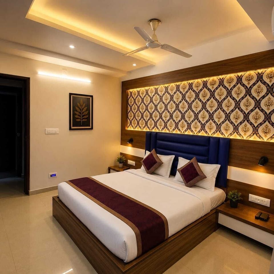 Superior Room | Egyptian cotton sheets, premium bedding, memory foam beds, desk