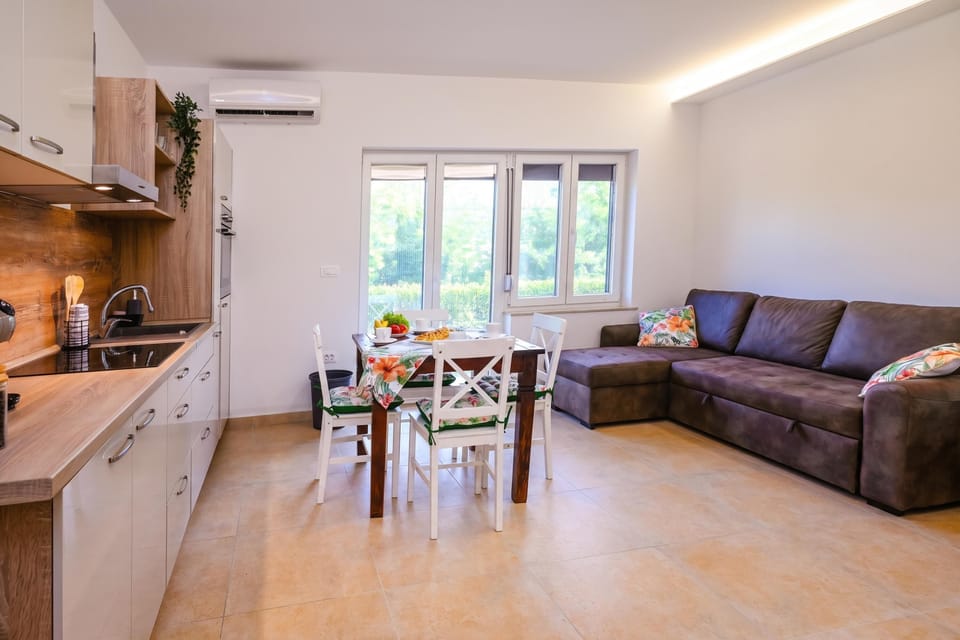 Family Apartment, 1 Bedroom, Air conditioning (Sanbaldo 1BR Terrace Apartment Koper) | Interior