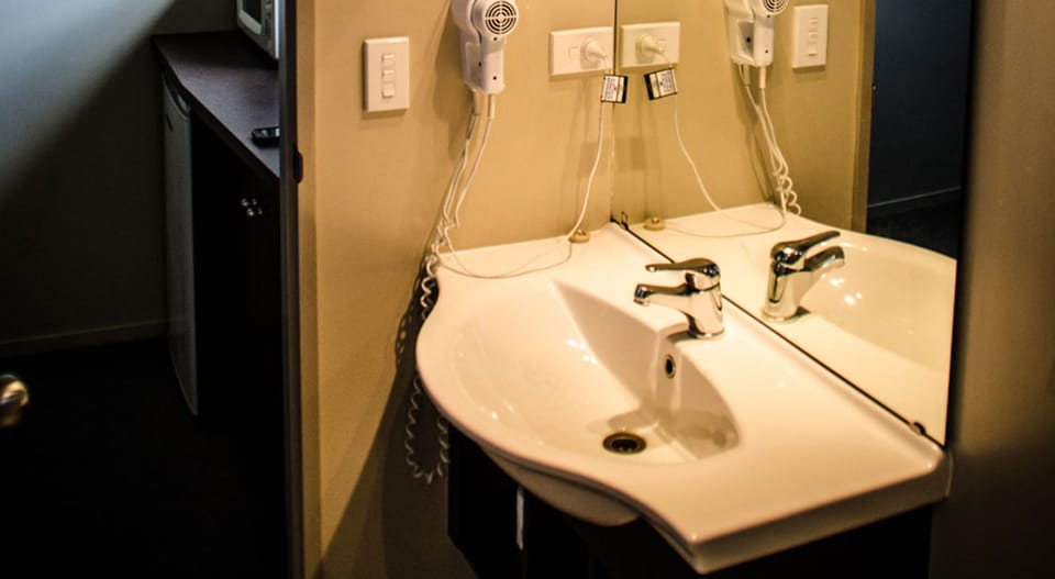 Standard Room | Bathroom | Free toiletries, hair dryer, towels