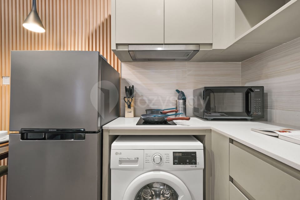 Apartment, 1 Bedroom, City View | Private kitchen | Full-size fridge, microwave, stovetop, cookware/dishes/utensils