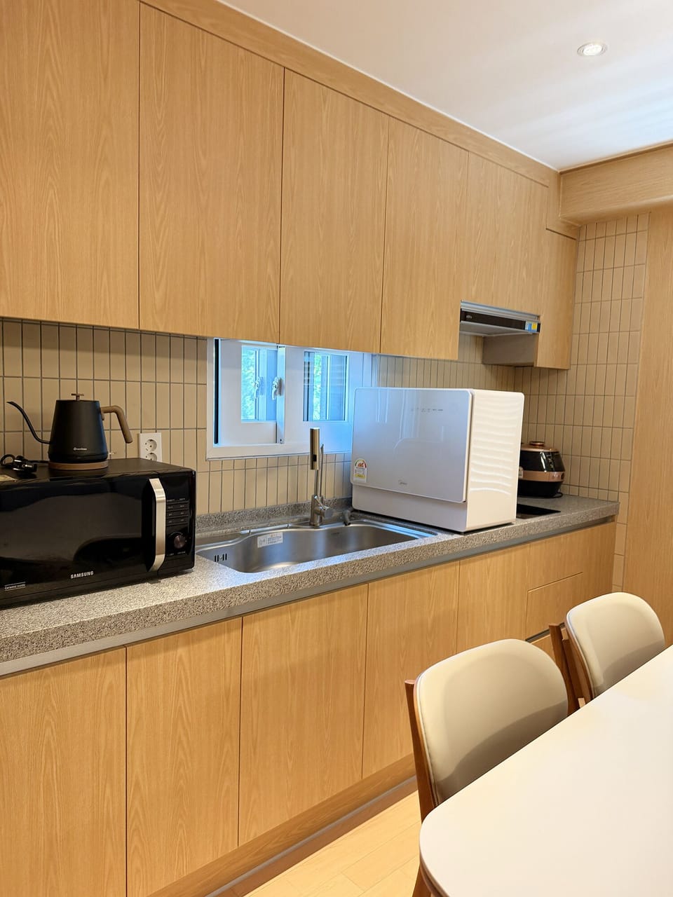 Fridge, microwave, cookware/dishes/utensils, dining table