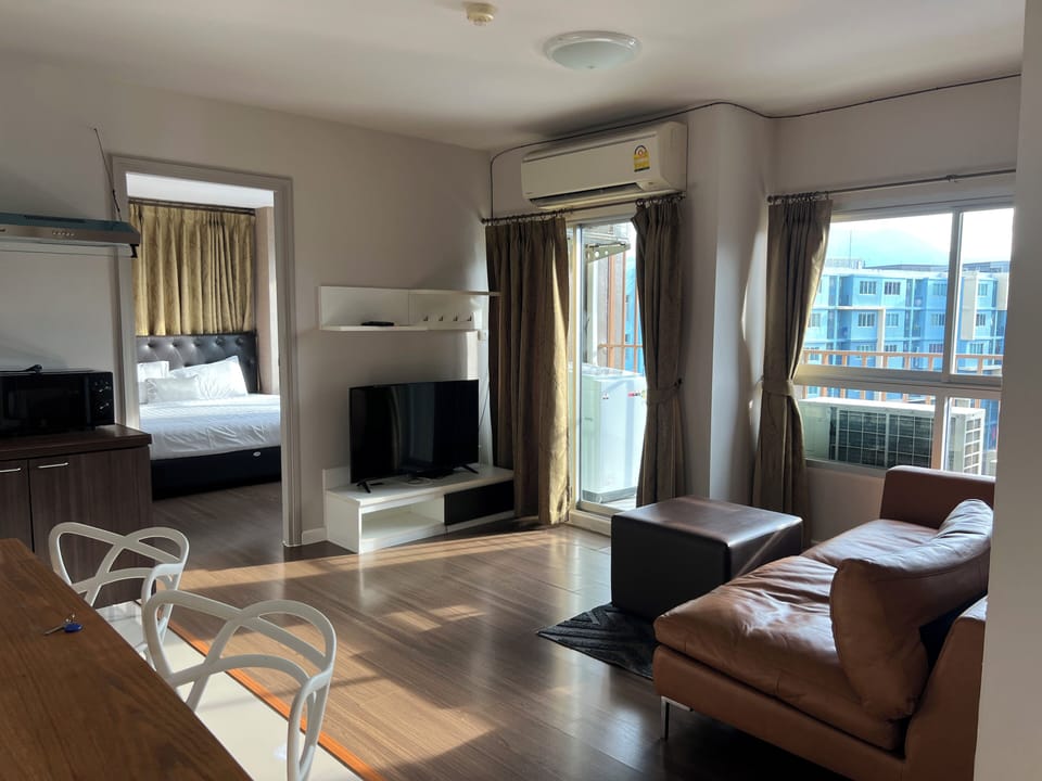 Comfort Duplex, 2 Bedrooms, Kitchenette, Lake View | Living area