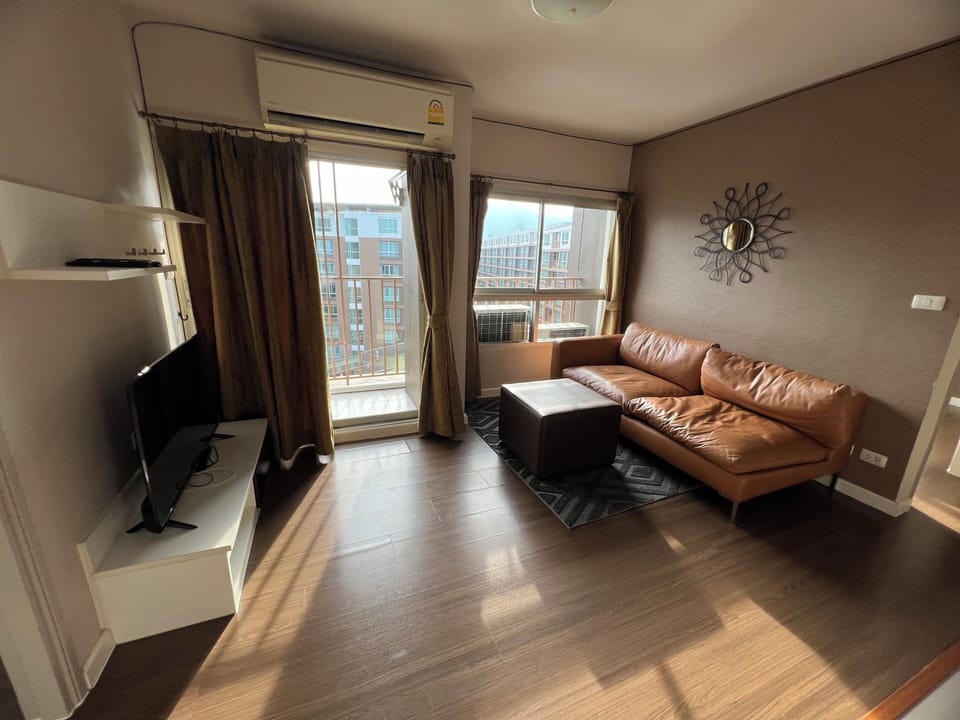 Comfort Duplex, 2 Bedrooms, Kitchenette, Lake View | Living area