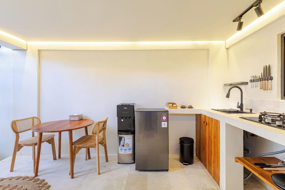 Deluxe Loft, Private Pool | Private kitchen