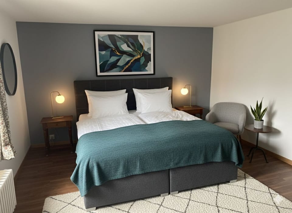 Comfort Double Room | Desk