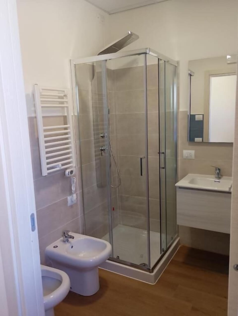 Basic Triple Room | Bathroom | Shower, towels, soap, shampoo