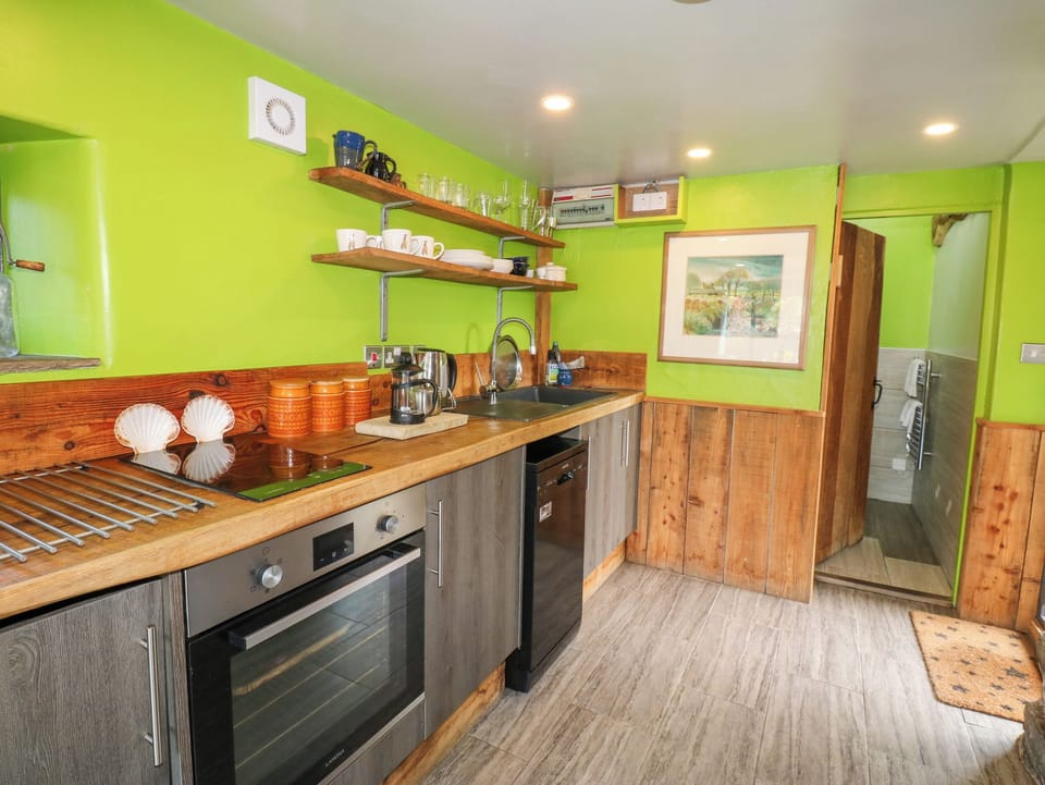 Cookware/dishes/utensils