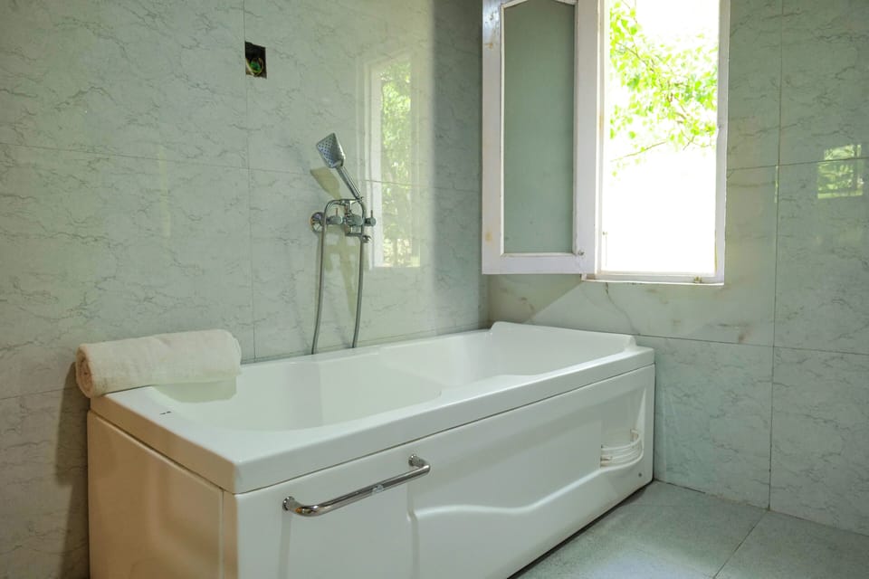 Luxury Duplex, Mountain View | Bathroom | Towels, soap, shampoo, toilet paper