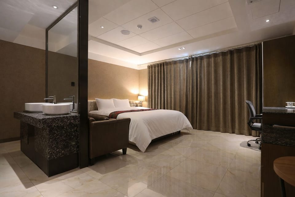 Basic Double Room | Premium bedding, desk, soundproofing, free WiFi